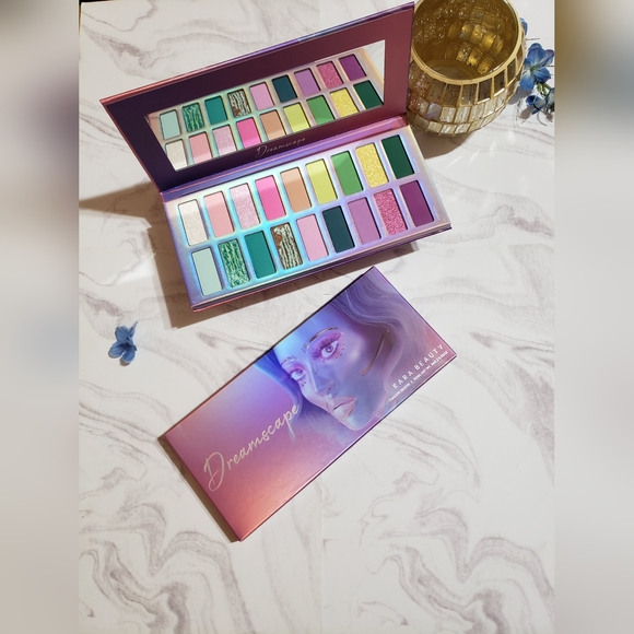 Kara Beauty Dreamscape 18 Color Eyeshadow Palette - Picture 3 of 4